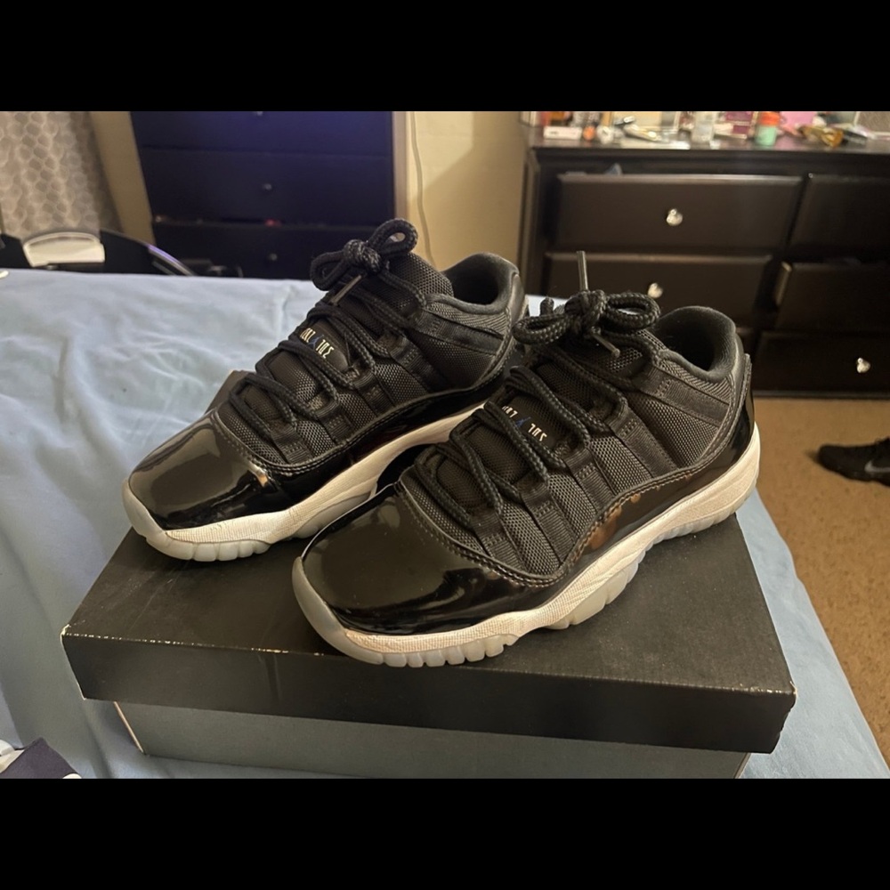 Jordan Black and White Sneakers with Sleek Design